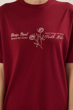 TRENDYOLMILLA Bordo %100 Pamuk Oversize/Genis Kal?p On Arka bask?l? Orme T-Shirt TWOSS25TS00150  фото 3