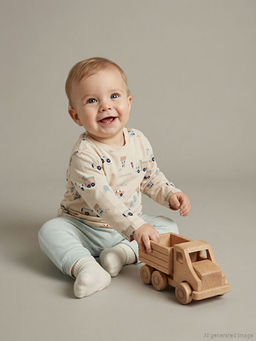 Bask?l? Erkek Bebek Ti??rt ve Jogger E?ofman Alt?