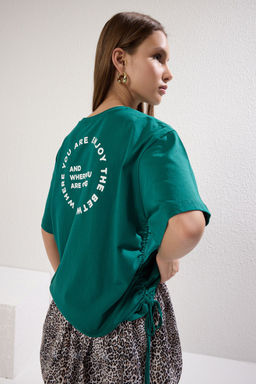 Zumrut Yesili %100 Pamuk S?rt ve On Bask?l? Oversize/Rahat Kesim Orme T-Shirt TWOSS23TS00150