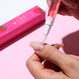 Цена за 2 шт. Масло для кутикулы в карандаше «Клубника»