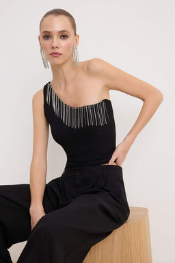 Siyah Tas Aksesuar Detayl? Asimetrik Yaka Party Bluz TPRSS26BZ00040