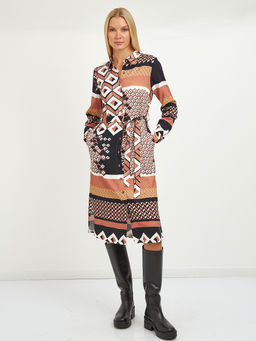 платье миди с длинным рукавом на поясе