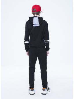 Костюм спортивный