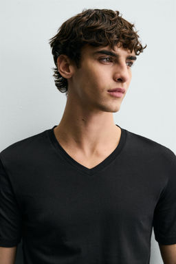 BASIC V-NECK T-SHIRT - Zara фото 13