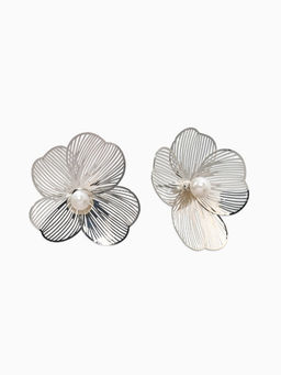 Серьги с жемчугом «Цветы» крупные, белые в серебре
