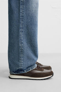 CASUAL SNEAKERS