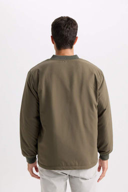 Водоотталкивающая сезонная легкая куртка-бомбер стандартного кроя с воротником-молнией и двойными карманами - Defacto фото 7