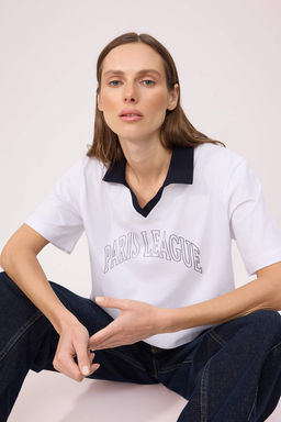 Beyaz Bask?l? Boxy Kal?p Polo Yaka Dusuk Kol %100 Pamuk Orme T-Shirt TWOSS26TS00187