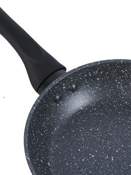 52781 GIPFEL Сковорода AMBASSADOR 18х4 см из кованого алюминия, с антипригарным покрытием Xylan plus, с бакелитовой ручкой с покрытием Soft-touch, с индукционным дном. Толщина: 2,0/2,5мм. Цвет: черный. - Werner фото 7
