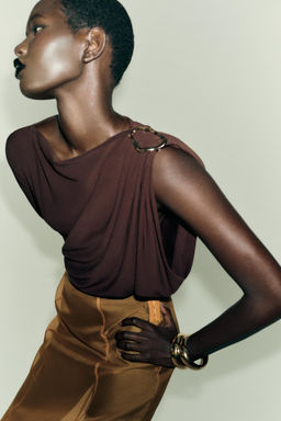 FLOWING BODYSUIT WITH BROOCH DETAIL - Zara фото 4