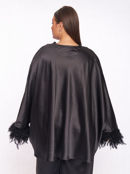Блузка атласная с перьями TBL73637BLK01 - Артесса фото 9