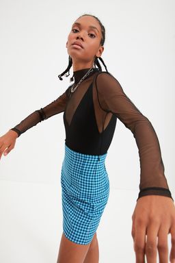 Trendyolmilla Siyah Fitted/Vucuda Oturan Dik Yaka Tul Orme Bluz TWOAW22BZ0166