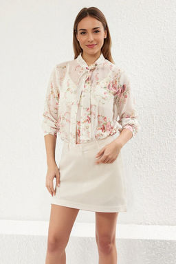 TRENDYOLMILLA Ekru Baglama Detayl? Cicek Desenli Sifon Kumas Dokuma Gomlek TWOSS25GO00044