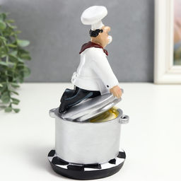 Фигурка полистоун «Повар на кастрюле: снимает пробу», 18.3×9×9.3 см