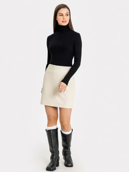 Черный прилегающий джемпер с воротником-стойкой