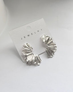 Стильные серьги