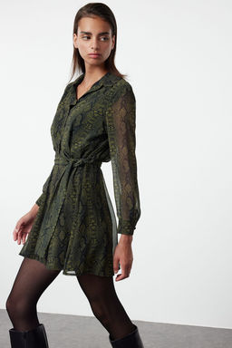 TRENDYOLMILLA Cok Renkli Kusakl? Animal Desenli Belden Ac?lan Astarl? Mini Sifon Dokuma Elbise TWOAW25EL00161 фото 5