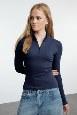 Trendyolmilla Siyah Fitted/vucuda Oturan Fermuarl? Yaka Esnek Orme Bluz TWOAW25BZ00163