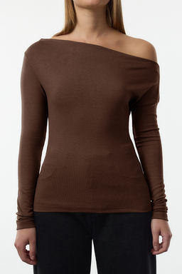 Kahverengi Duz Premium Yumusak Kumasl? Fitted/Vucuda Oturan Kay?k Yaka Orme Bluz TWOAW24BZ00227