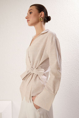 TRENDYOLMILLA Bej Yandan Baglama Detayl? Flaml? Pamuklu Regular Normal Kal?p Dokuma Gomlek TWOSS25GO00108