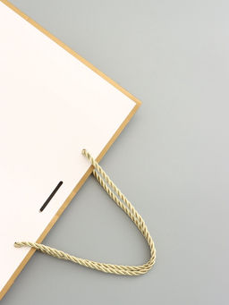 Пакет подарочный, белый, с бантом, 28 х 20 х 10 см