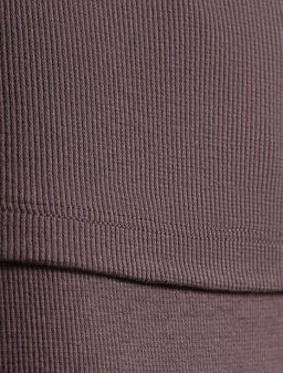 Лонгслив облегающий из фактурного трикотажа в рубчик с круглым вырезом на пуговицах - Vilatte фото 6