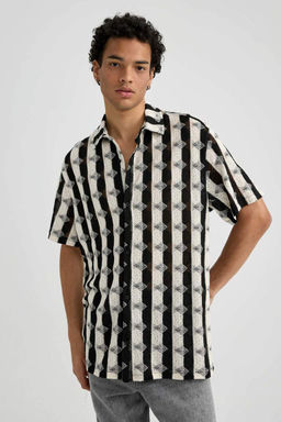 Рубашка стандартного кроя с коротким рукавом и принтом