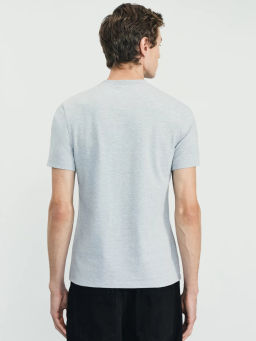 Базовая футболка slim fit / Zarina