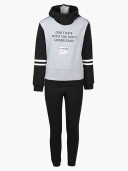 Костюм спортивный