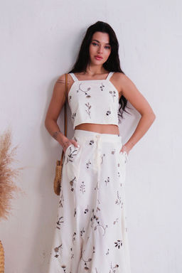 11988 Костюм из топа и юбки белый с вышивкой