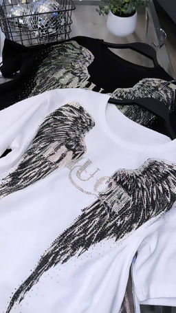 Шикарные футболки стилизованные россыпью из тысячи стразин - Ksa фото 3