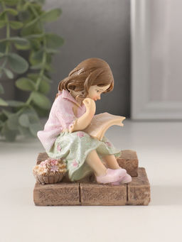 Фигурка полистоун «Малышка читает на лесенках», розово-зелёный, 7×5×8.5 см
