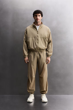 CHAQUETA T?CNICA TRAINING / Beige