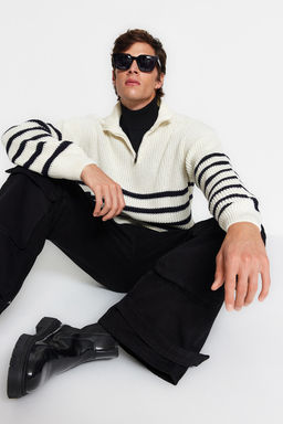 Trendyolmilla Man Lacivert Casual Unisex Regular Fit Fermuarl? Bal?kc? Yaka Tuylenmeyen Triko Kazak TMNAW24KZ00001