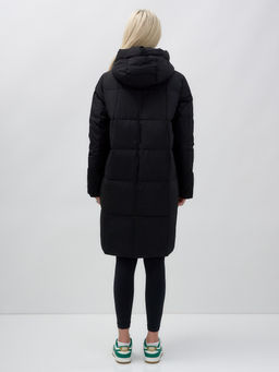 Куртка зимняя женская с капюшоном удлиненная стеганная черного цвета 9629Ch - Mtforce фото 5