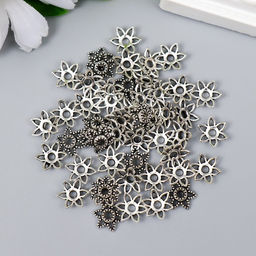 Цена за 50 шт. Декор шляпка для бусин металл Цветок-звезда, серебро, 0.9?1.1 см