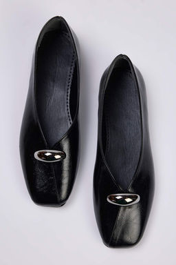 Siyah Aksesuar Detayl? Kare Burun Kad?n Babet TAKAW26BE00007