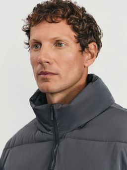 Куртка с потайным капюшоном / Zarina