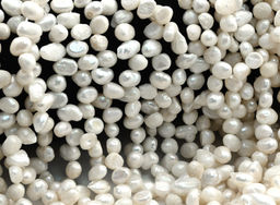 Бусины жемчуг барокко 5*7мм белый, 34см, 70 бусин Радуга камня