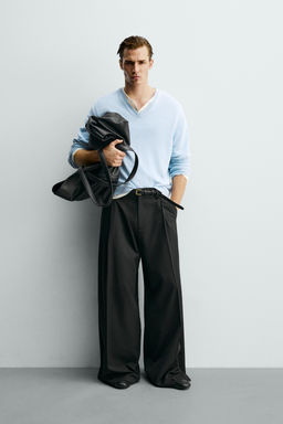 PANTAL?N WIDE FIT PLIEGUES / Negro
