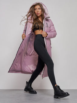 Пальто утепленное молодежное зимнее женское фиолетового цвета 59120F - CHOI PIGEON фото 11