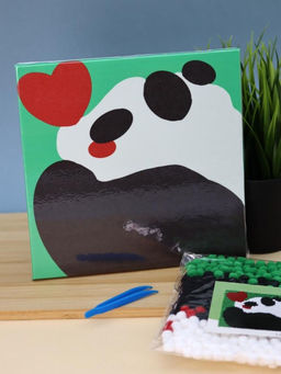 Картина из помпонов на подрамнике Draw Me! Panda in love, (20 х 20 см)