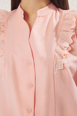 Ac?k Pembe Dantel Detayl? Pamuklu Regular Normal Kal?p Dokuma Gomlek TWOSS20GO0044