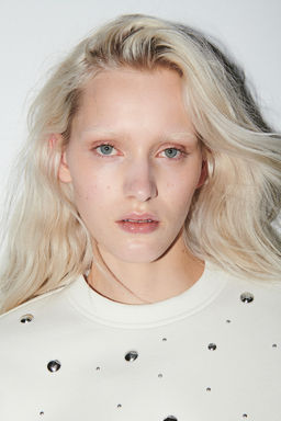 Sudadera efecto neopreno con tachuelas - H&m фото 2