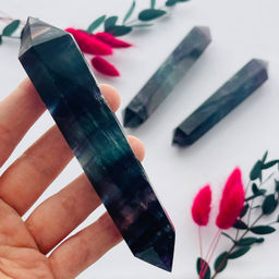 Кристалл двухконечный из Флюорита