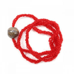 Браслет Родонит красная шерстяная нить с камнем забирает на себя энергетический негатив - Сандаловый дом фото 2