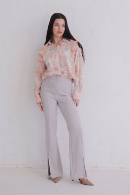 Брюки светло-серые с разрезами