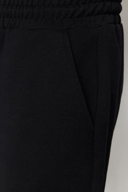 Basic Siyah Oversize/Genis Kesim Lastik Belli Bagc?kl? Sort TMNSS22SR0257