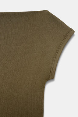 CAMISETA CUELLO BARCO / Khaki
