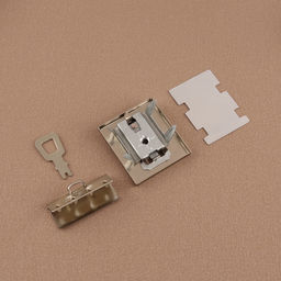 Цена за 3 шт. Застёжка для сумки, с ключом, 3.8×4 см, цвет серебряный